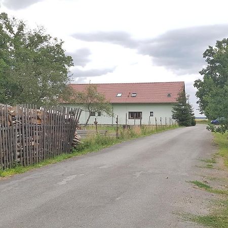 Ferienwohnung Na Samote U Lesa -Rasovna Msecke Zehrovice Exterior foto